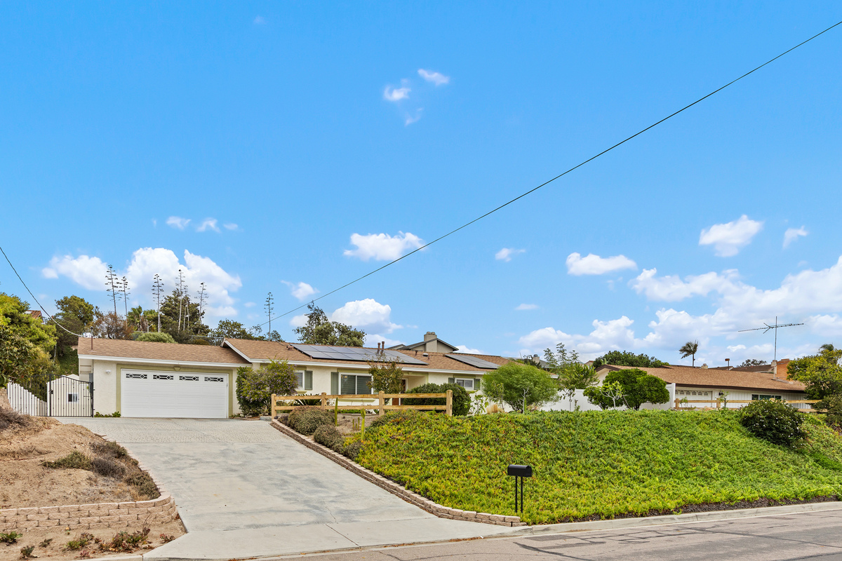 255 Camino Del Cerro Grande